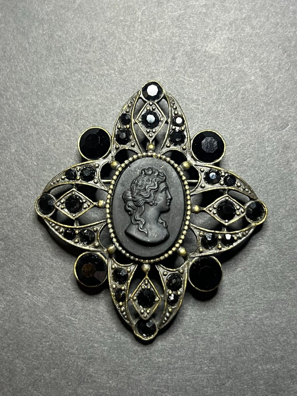 VTG Robert Rose Black Rhinestone Victorian Style Woman Cameo Ornate Brass Brooch